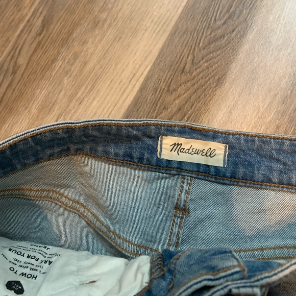 Madewell The Curvy Perfect Vintage Jean in Denman Wash: Ripped Edition - Picture 6 of 7